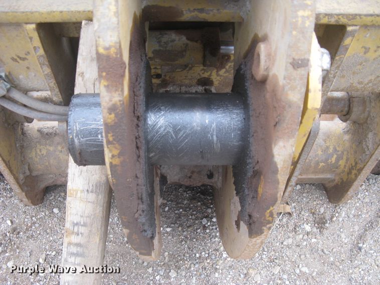 image for item DG5331 Caterpillar wheel loader quick attach