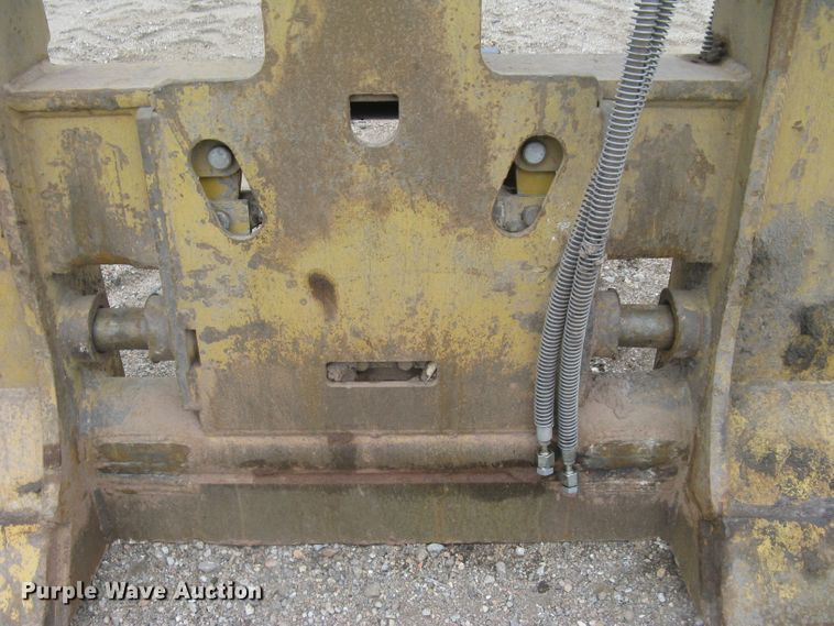 image for item DG5331 Caterpillar wheel loader quick attach