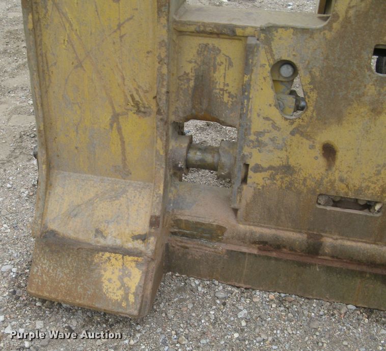 image for item DG5331 Caterpillar wheel loader quick attach