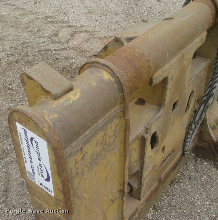 image for item DG5331 Caterpillar wheel loader quick attach