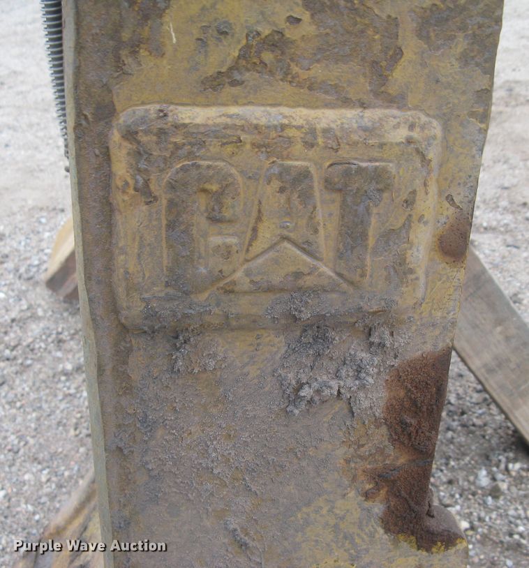 image for item DG5331 Caterpillar wheel loader quick attach