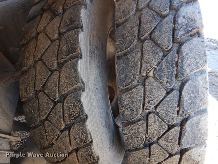 image for item DH8185 2001 Sterling LT8500  ready mix truck