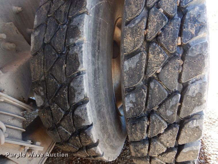 image for item DH8185 2001 Sterling LT8500  ready mix truck