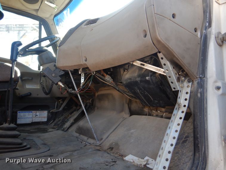 image for item DH8186 2001 Sterling LT8500  ready mix truck