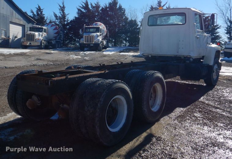 image for item DH8189 1989 Ford L8000  ready mix truck