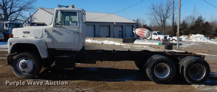 image for item DH8189 1989 Ford L8000  ready mix truck