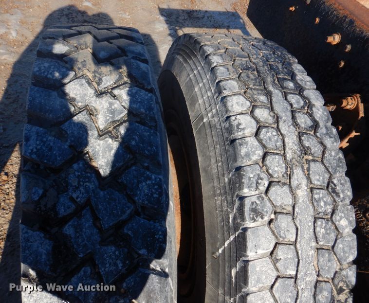 image for item DH8189 1989 Ford L8000  ready mix truck