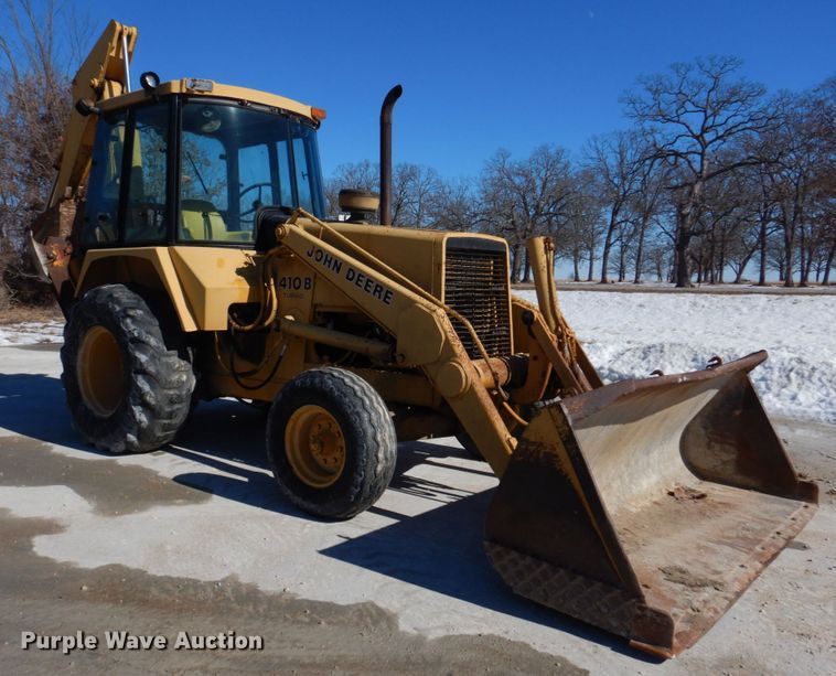 image for item DH8190 1983 John Deere 410B  backhoe