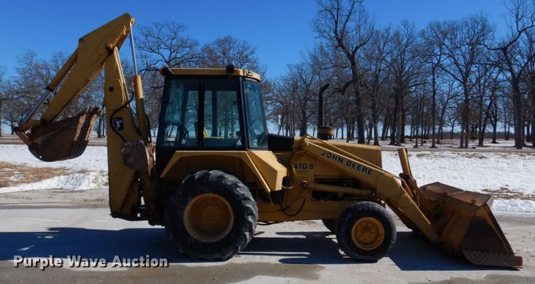 image for item DH8190 1983 John Deere 410B  backhoe