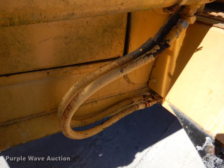 image for item DH8190 1983 John Deere 410B  backhoe