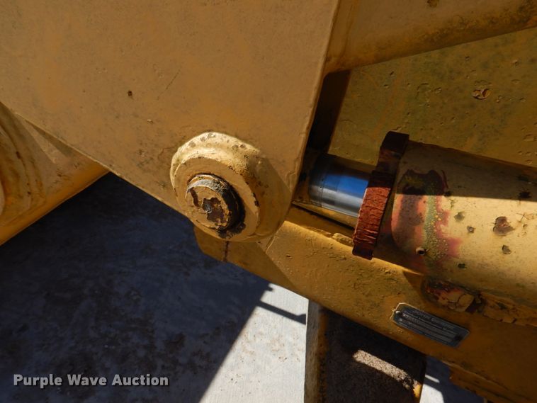 image for item DH8190 1983 John Deere 410B  backhoe