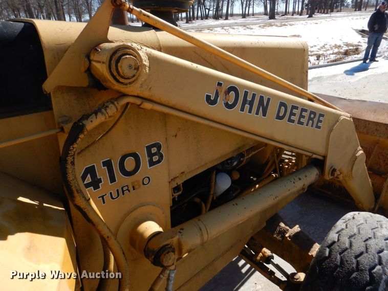 image for item DH8190 1983 John Deere 410B  backhoe