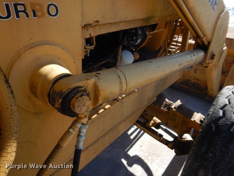 image for item DH8190 1983 John Deere 410B  backhoe