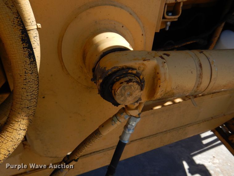 image for item DH8190 1983 John Deere 410B  backhoe