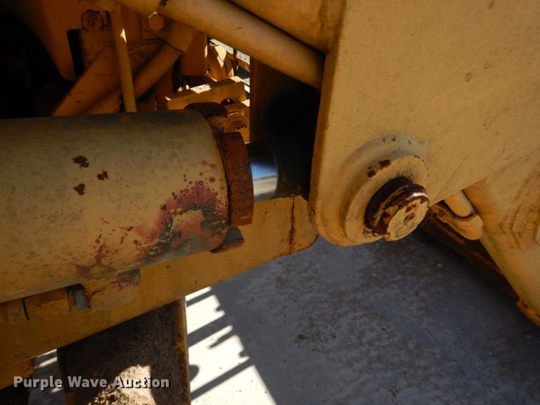 image for item DH8190 1983 John Deere 410B  backhoe