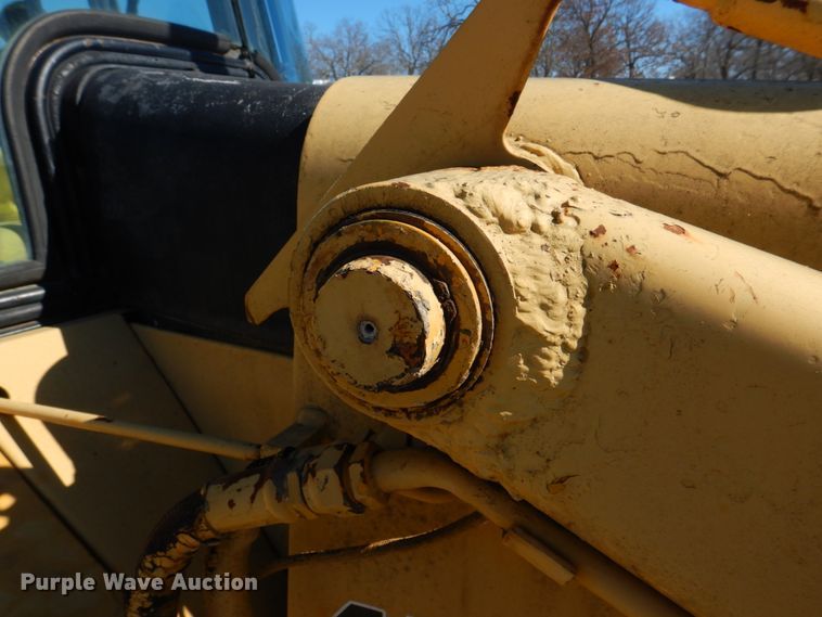 image for item DH8190 1983 John Deere 410B  backhoe