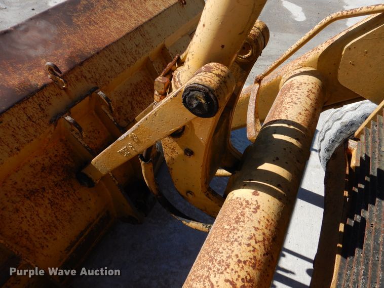 image for item DH8190 1983 John Deere 410B  backhoe