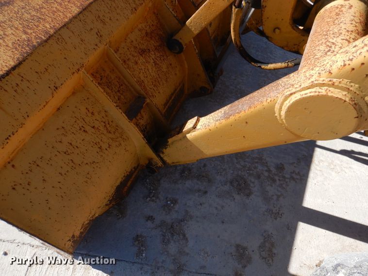 image for item DH8190 1983 John Deere 410B  backhoe