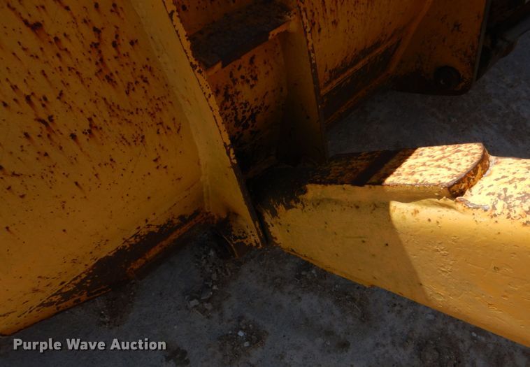 image for item DH8190 1983 John Deere 410B  backhoe