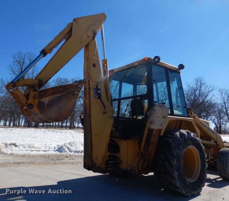 image for item DH8190 1983 John Deere 410B  backhoe