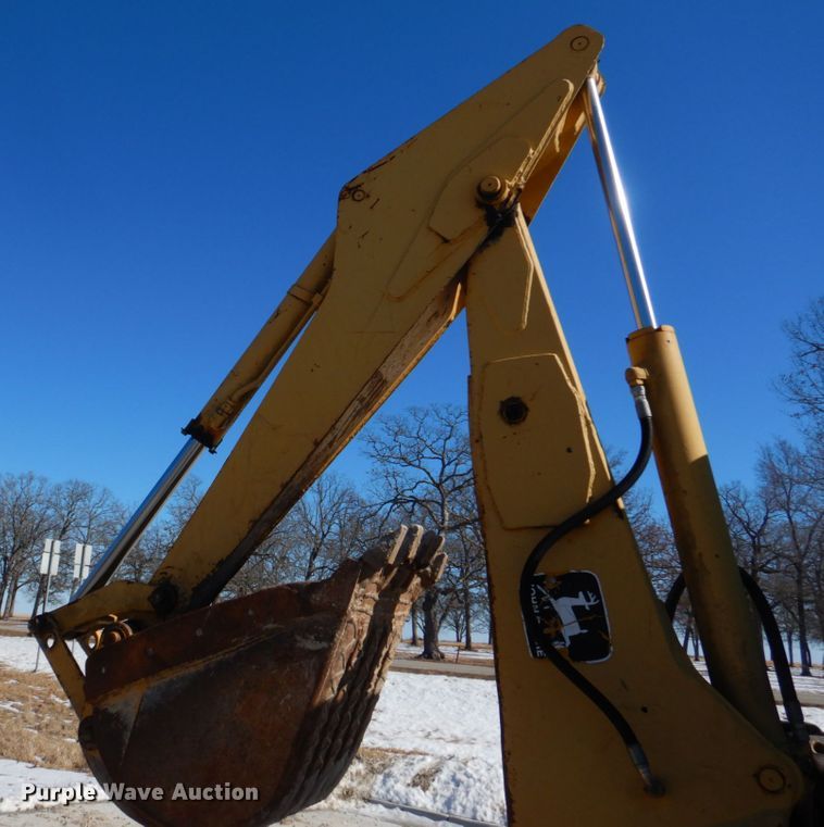 image for item DH8190 1983 John Deere 410B  backhoe