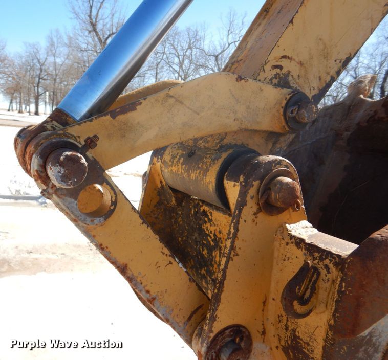 image for item DH8190 1983 John Deere 410B  backhoe