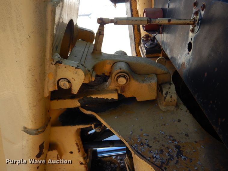 image for item DH8190 1983 John Deere 410B  backhoe