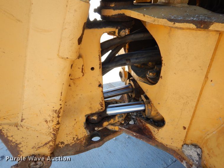 image for item DH8190 1983 John Deere 410B  backhoe