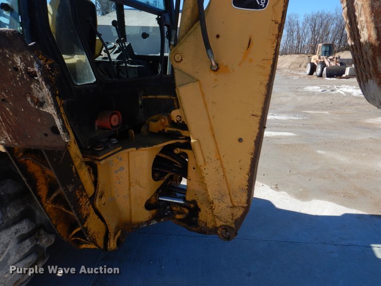 image for item DH8190 1983 John Deere 410B  backhoe