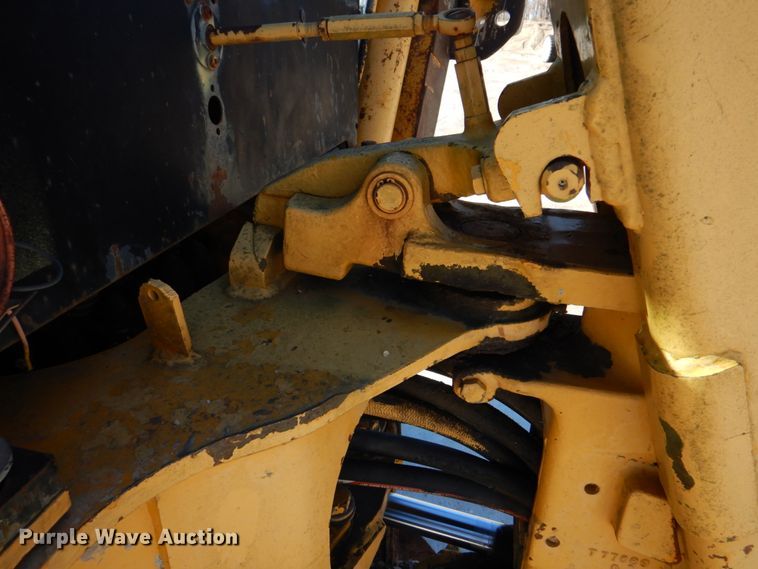 image for item DH8190 1983 John Deere 410B  backhoe