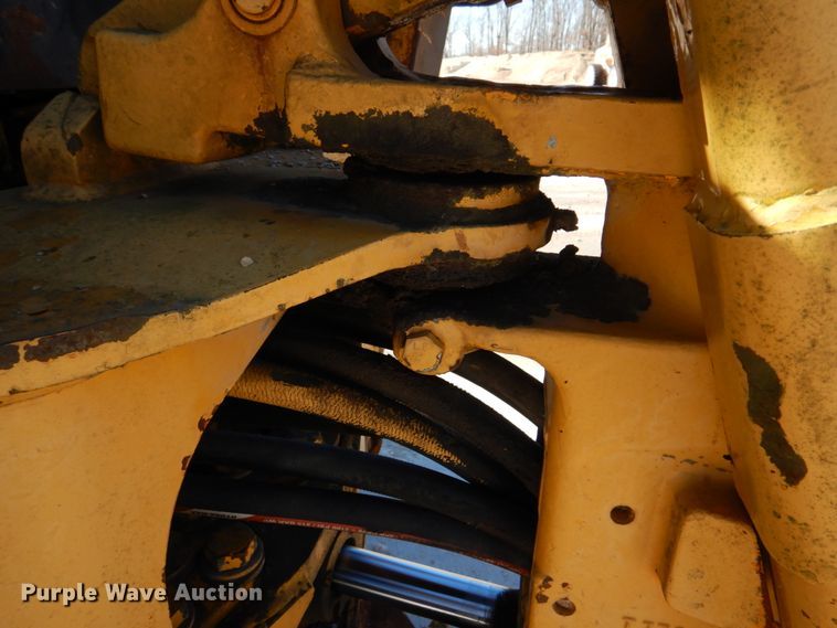 image for item DH8190 1983 John Deere 410B  backhoe