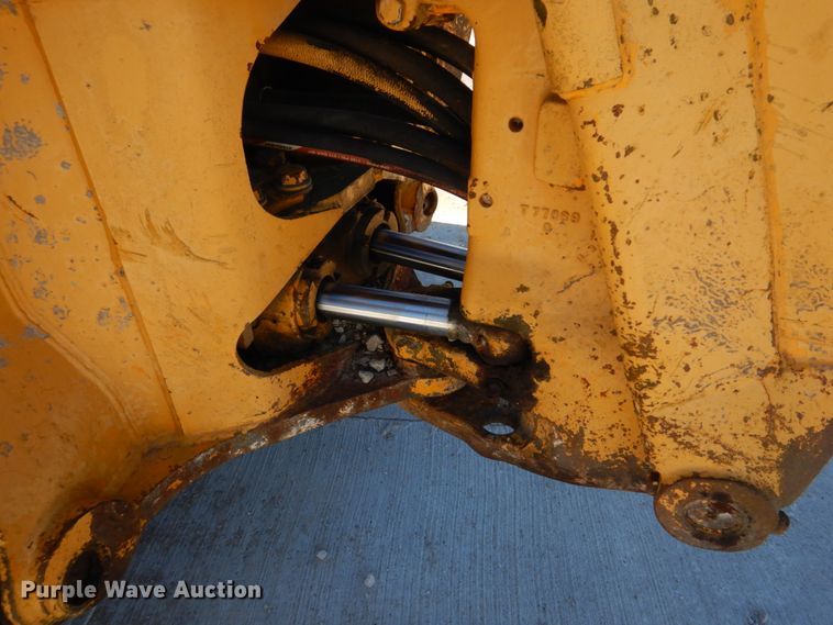 image for item DH8190 1983 John Deere 410B  backhoe