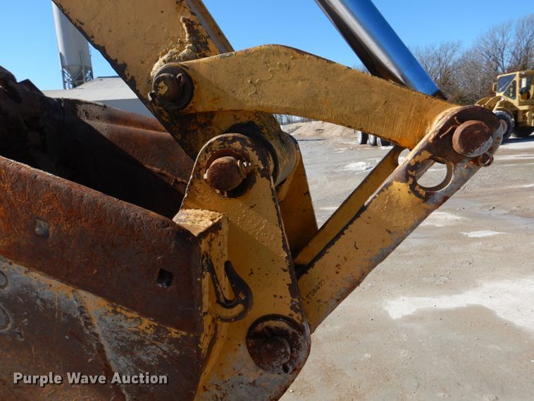 image for item DH8190 1983 John Deere 410B  backhoe