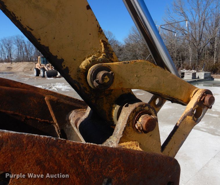 image for item DH8190 1983 John Deere 410B  backhoe