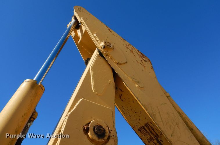 image for item DH8190 1983 John Deere 410B  backhoe