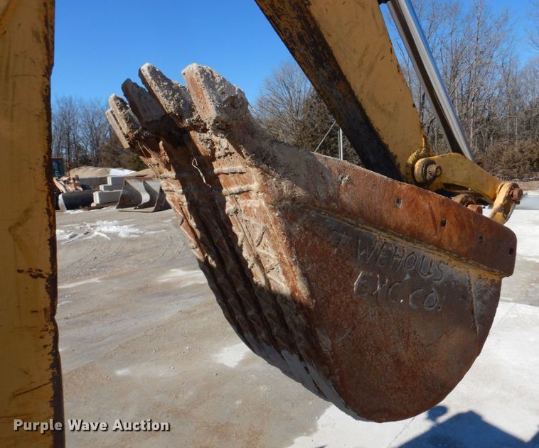 image for item DH8190 1983 John Deere 410B  backhoe