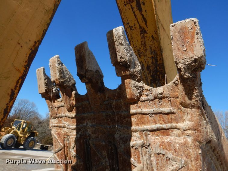 image for item DH8190 1983 John Deere 410B  backhoe