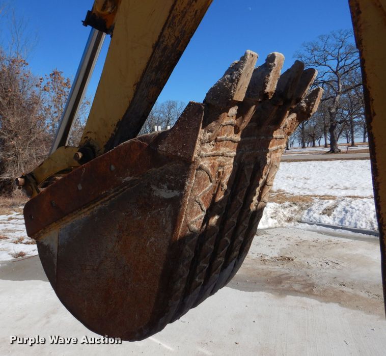 image for item DH8190 1983 John Deere 410B  backhoe