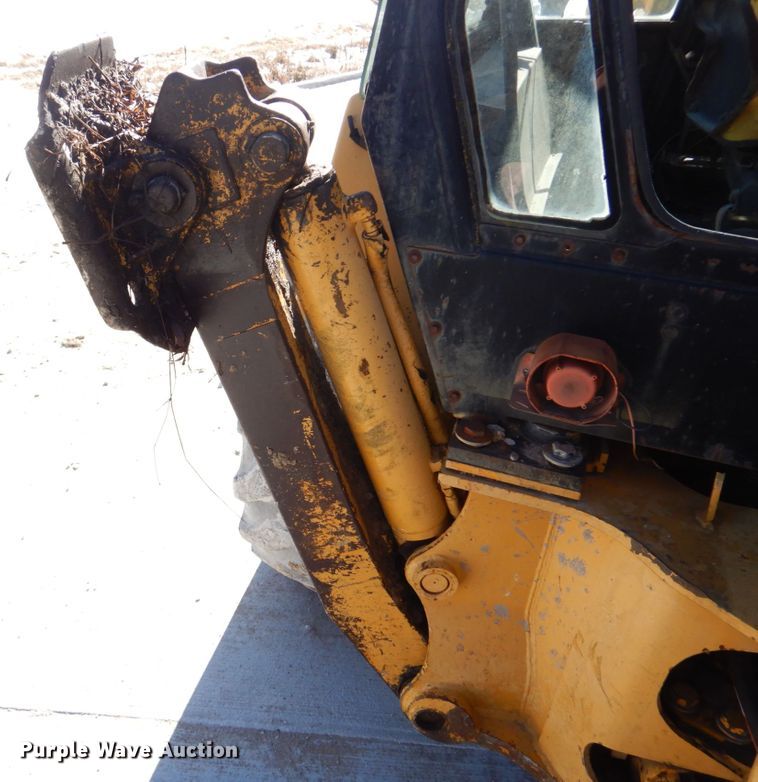 image for item DH8190 1983 John Deere 410B  backhoe