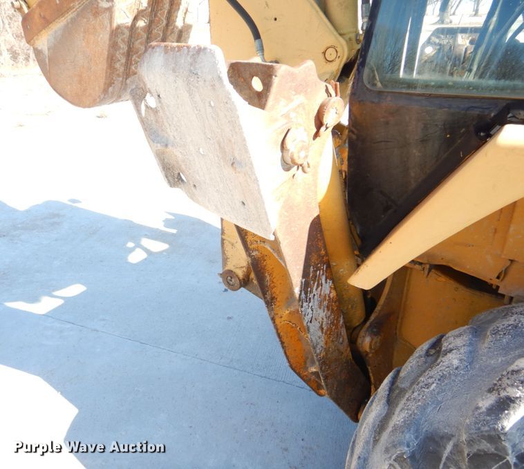 image for item DH8190 1983 John Deere 410B  backhoe