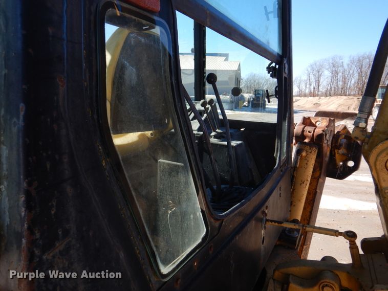 image for item DH8190 1983 John Deere 410B  backhoe