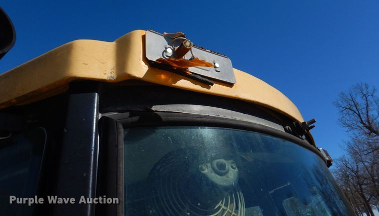 image for item DH8190 1983 John Deere 410B  backhoe