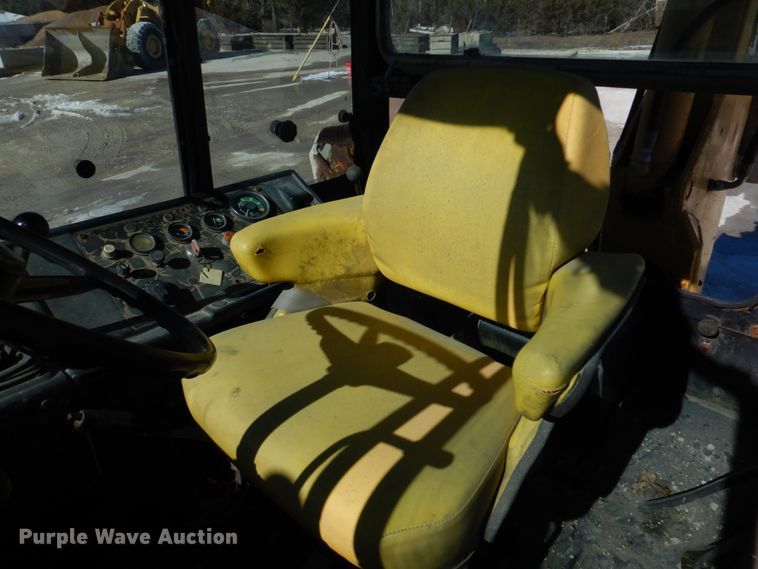 image for item DH8190 1983 John Deere 410B  backhoe