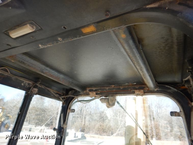 image for item DH8190 1983 John Deere 410B  backhoe