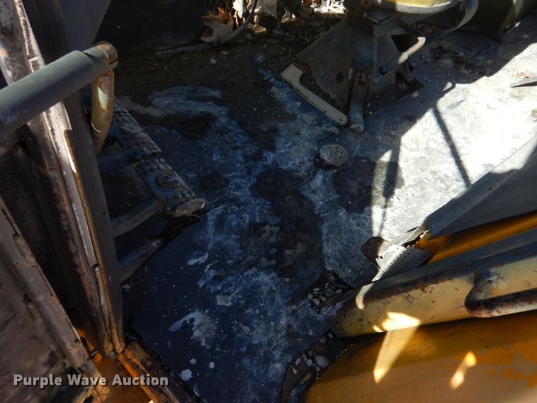 image for item DH8190 1983 John Deere 410B  backhoe