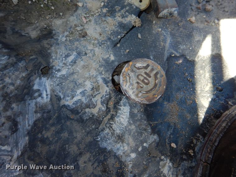 image for item DH8190 1983 John Deere 410B  backhoe