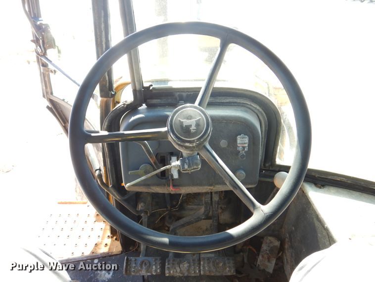 image for item DH8190 1983 John Deere 410B  backhoe