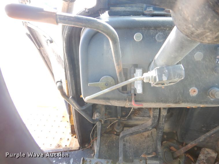 image for item DH8190 1983 John Deere 410B  backhoe