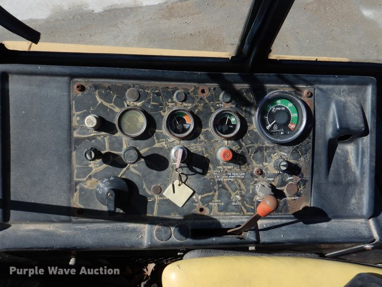 image for item DH8190 1983 John Deere 410B  backhoe