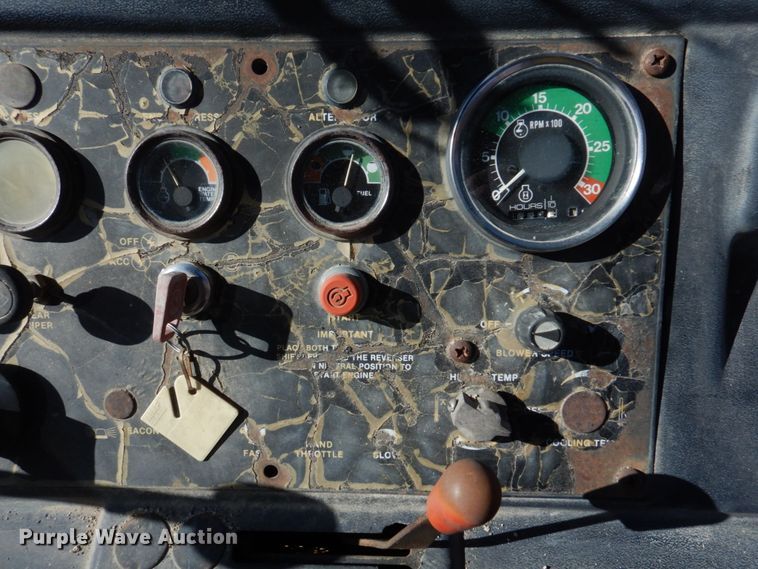 image for item DH8190 1983 John Deere 410B  backhoe